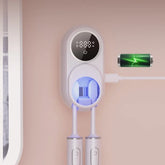 Stérilisateur UV brosse à dents avec affichage numérique et batterie chargée.